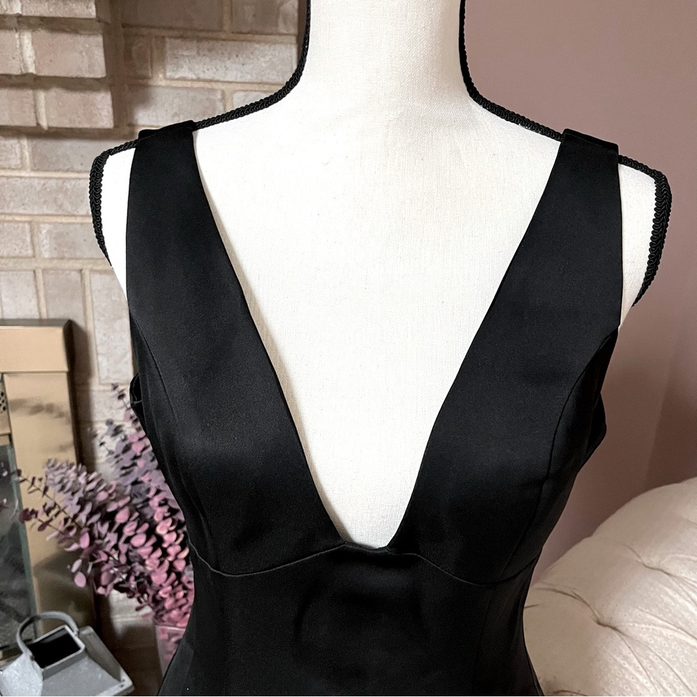 Elliatt Black Mini Dress - Picture 4 of 8